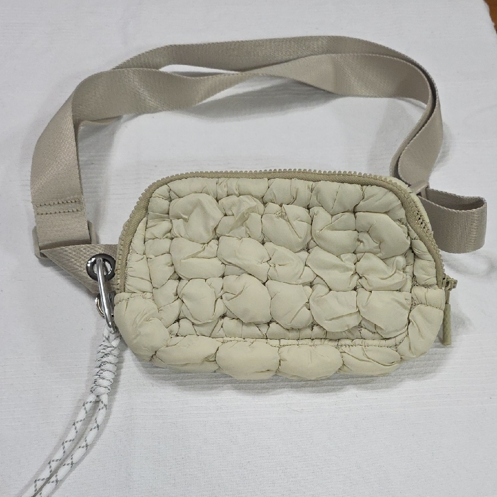 Crossbody Bag Fanny Pack Puffy Nylon Zips Adjustable Strap(27-54")‎ Taupe EUC.